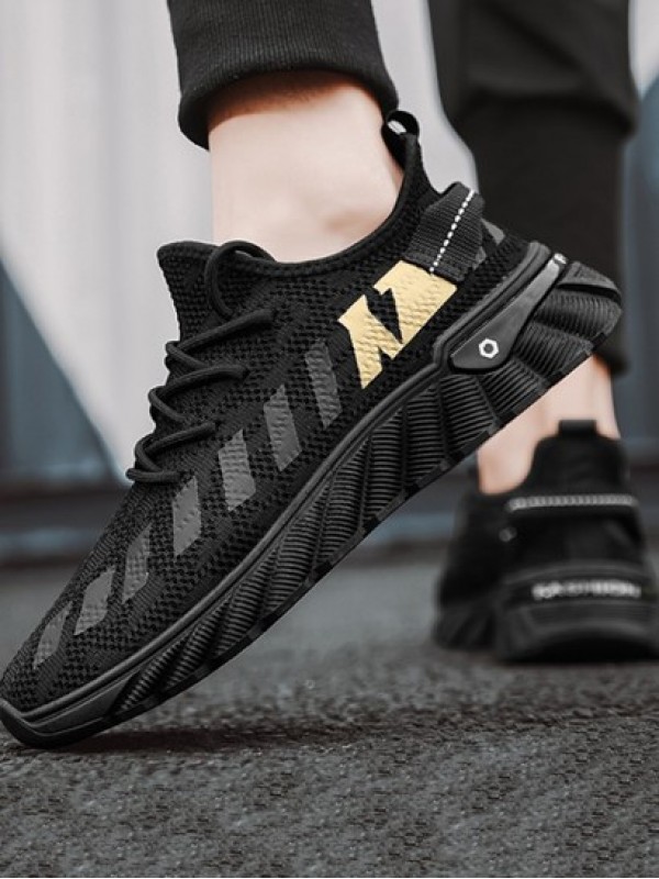 Letter Pattern Breathable Running Shoes